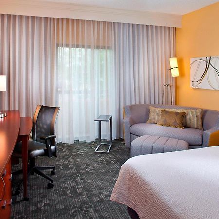 คอร์ตยาร์ด ฮันต์สวิลล์ ยูนิเวอร์ซิตี้้ ไดรฟ์ Hotel ภายนอก รูปภาพ
