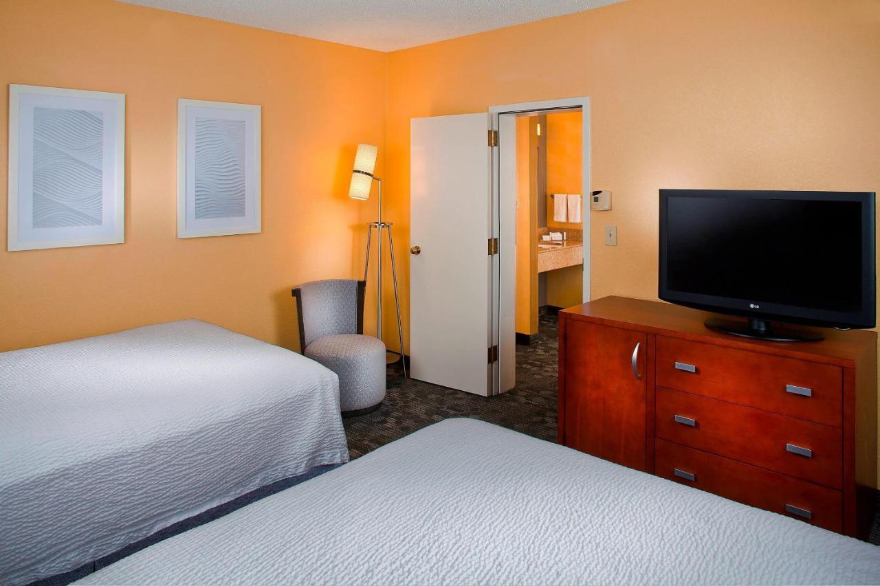 คอร์ตยาร์ด ฮันต์สวิลล์ ยูนิเวอร์ซิตี้้ ไดรฟ์ Hotel ภายนอก รูปภาพ