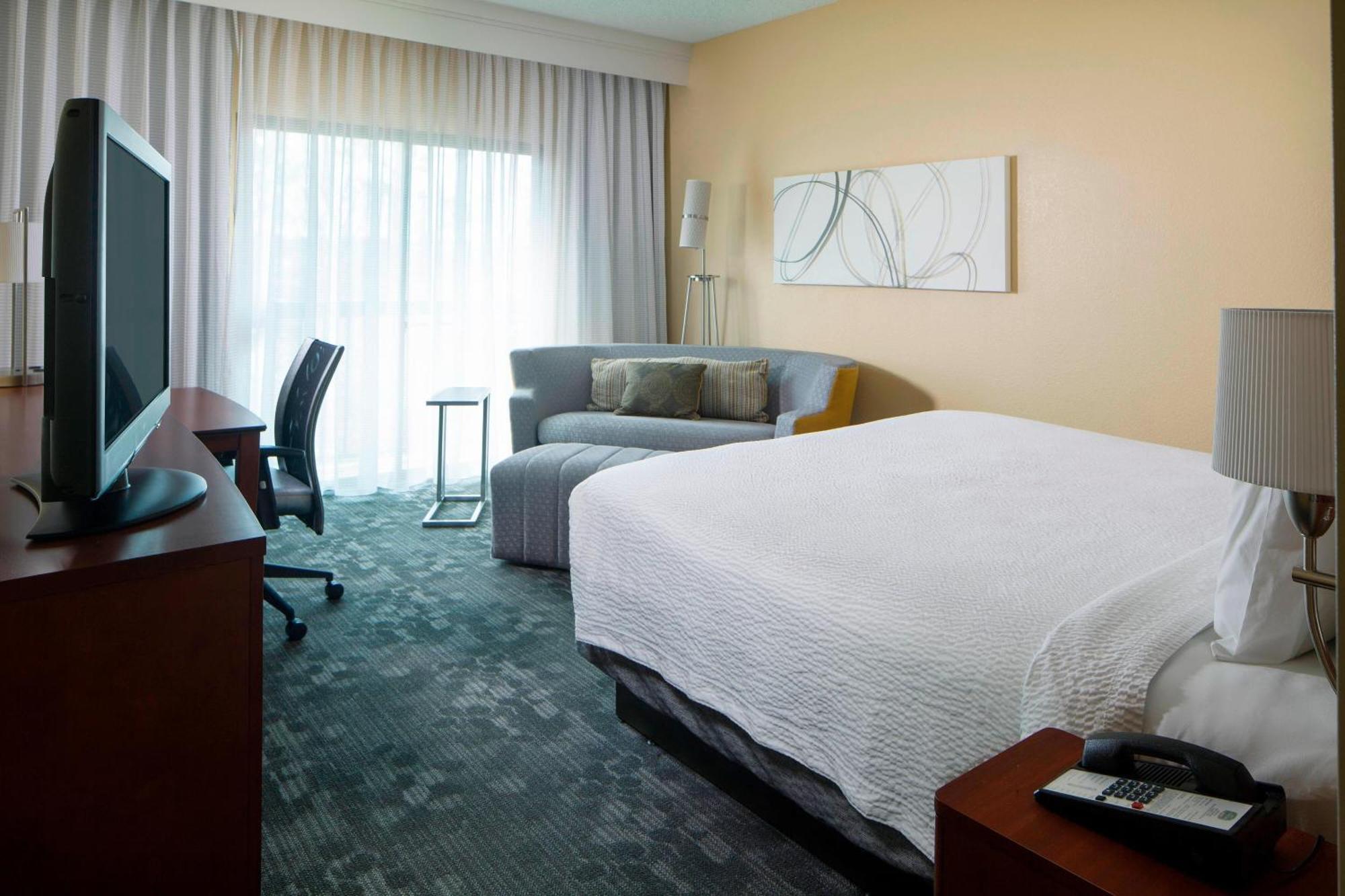 คอร์ตยาร์ด ฮันต์สวิลล์ ยูนิเวอร์ซิตี้้ ไดรฟ์ Hotel ภายนอก รูปภาพ