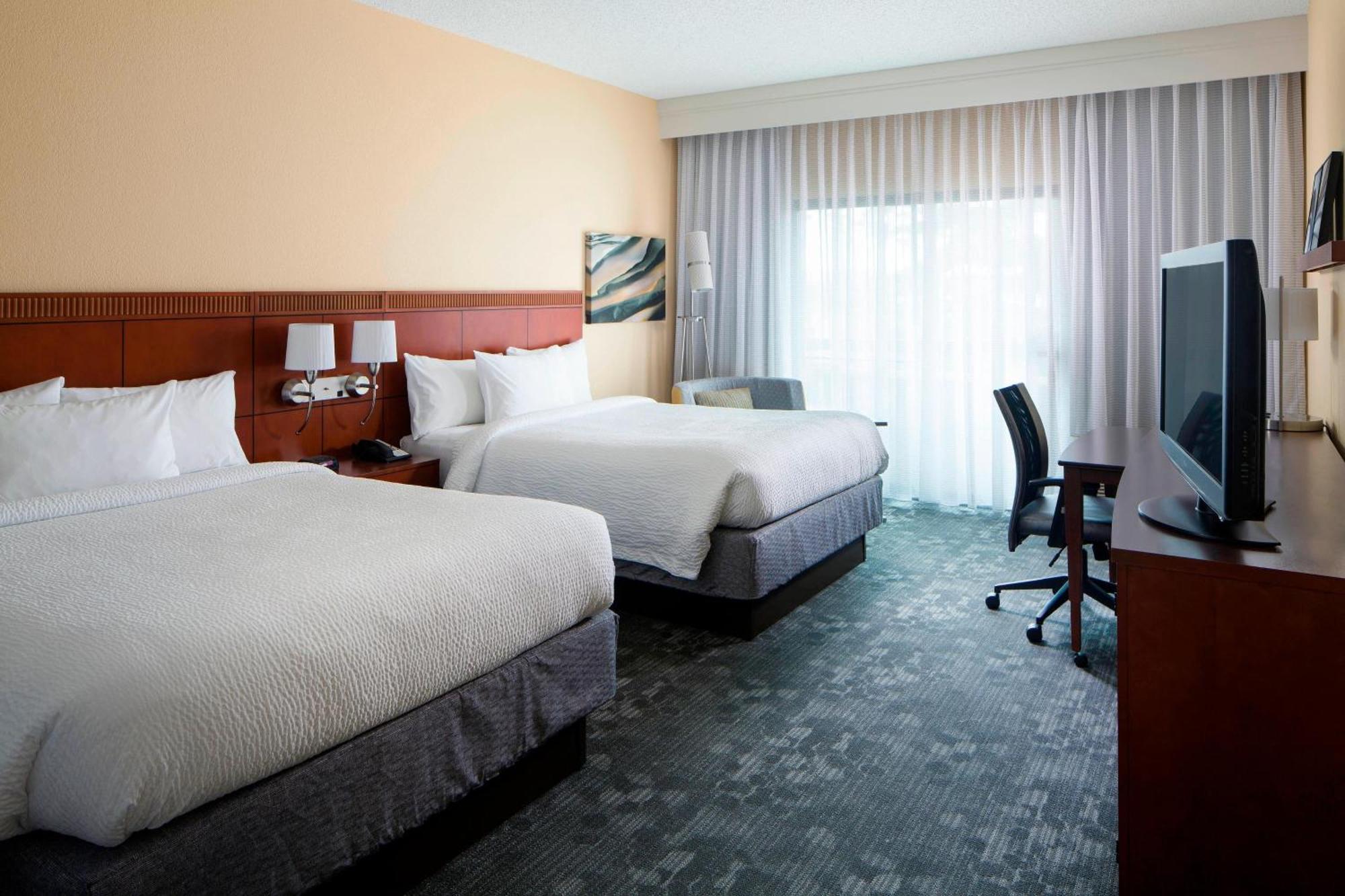 คอร์ตยาร์ด ฮันต์สวิลล์ ยูนิเวอร์ซิตี้้ ไดรฟ์ Hotel ภายนอก รูปภาพ