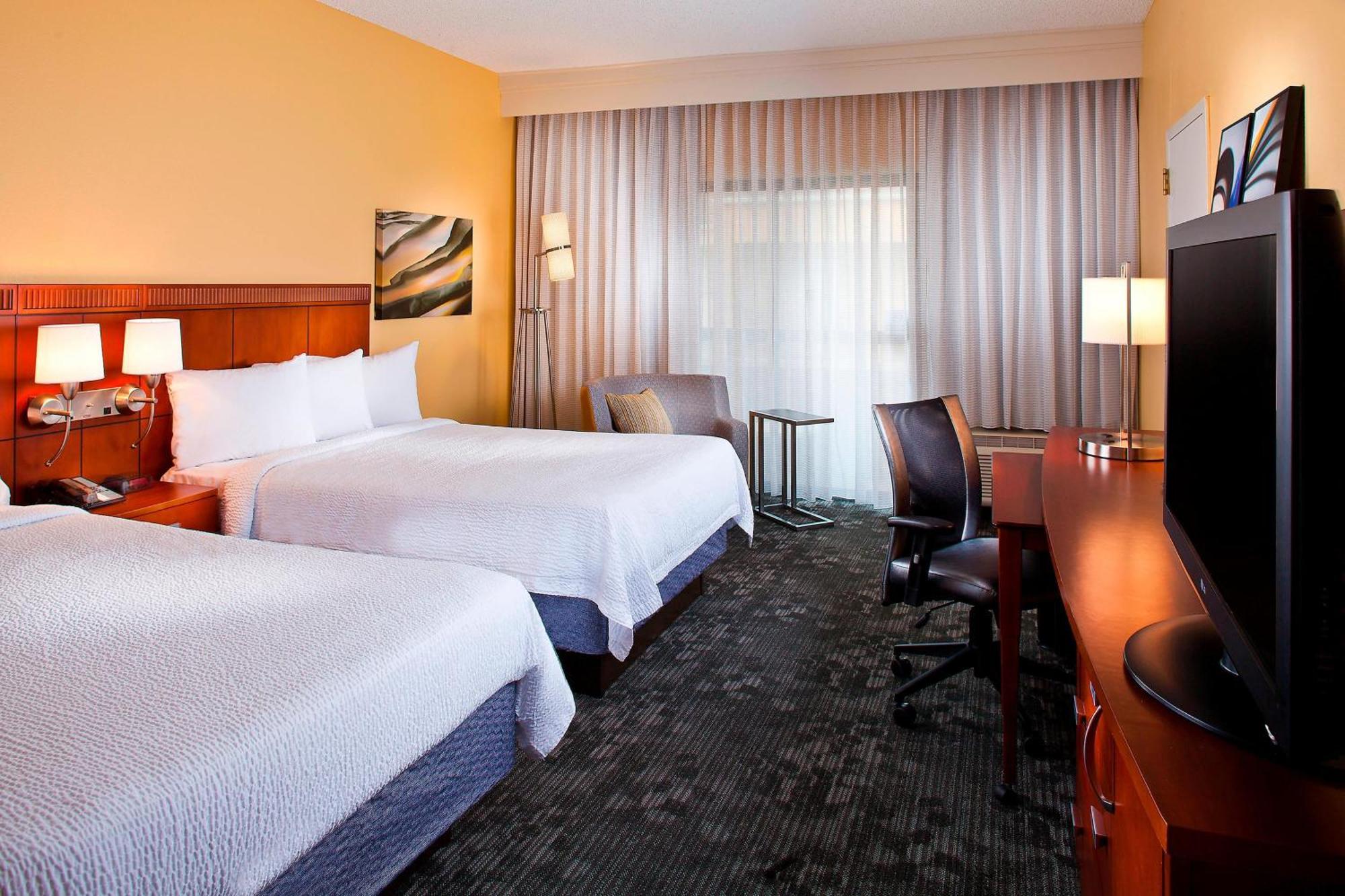 คอร์ตยาร์ด ฮันต์สวิลล์ ยูนิเวอร์ซิตี้้ ไดรฟ์ Hotel ภายนอก รูปภาพ