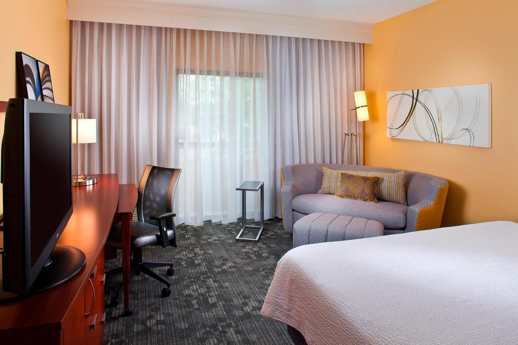 คอร์ตยาร์ด ฮันต์สวิลล์ ยูนิเวอร์ซิตี้้ ไดรฟ์ Hotel ภายนอก รูปภาพ