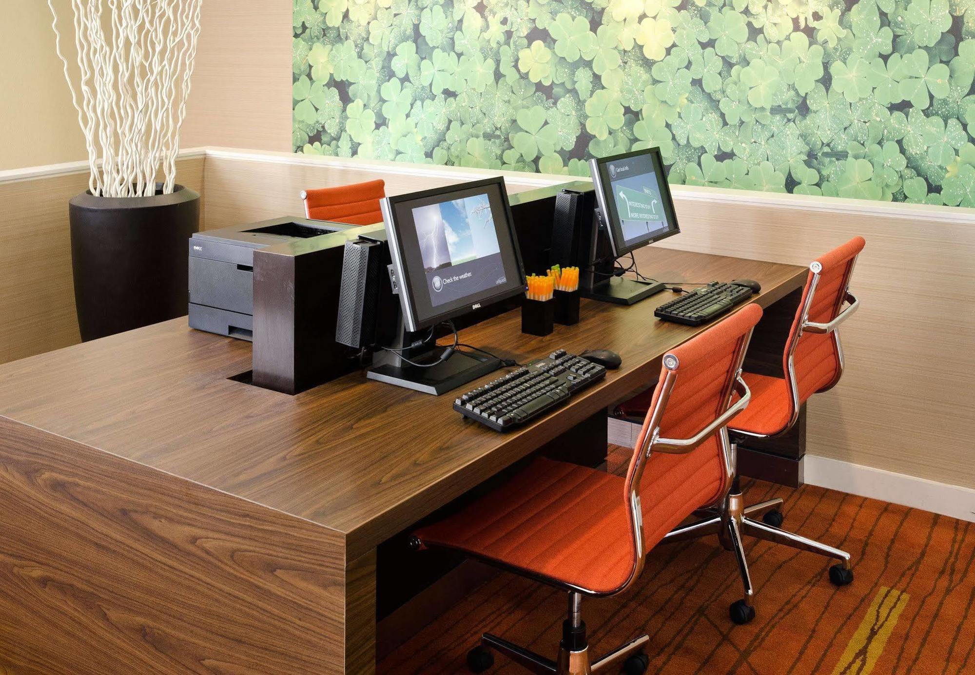 คอร์ตยาร์ด ฮันต์สวิลล์ ยูนิเวอร์ซิตี้้ ไดรฟ์ Hotel ธุรกิจ รูปภาพ